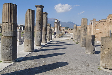 The ruins of Pompeii, a large Roman town destroyed in 79AD by a volcanic eruption from Mount Vesuvius, UNESCO World Heritage Site, near Naples, Campania, Italy, Europe