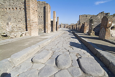 The ruins of Pompeii, a large Roman town destroyed in 79AD by a volcanic eruption from Mount Vesuvius, UNESCO World Heritage Site, near Naples, Campania, Italy, Europe