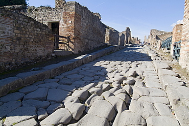 The ruins of Pompeii, a large Roman town destroyed in 79AD by a volcanic eruption from Mount Vesuvius, UNESCO World Heritage Site, near Naples, Campania, Italy, Europe