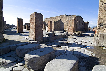 The ruins of Pompeii, a large Roman town destroyed in 79AD by a volcanic eruption from Mount Vesuvius, UNESCO World Heritage Site, near Naples, Campania, Italy, Europe