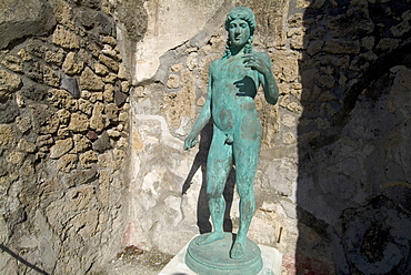 Apollo at the ruins of Pompeii, a large Roman town destroyed in 79AD by a volcanic eruption from Mount Vesuvius, UNESCO World Heritage Site, near Naples, Campania, Italy, Europe