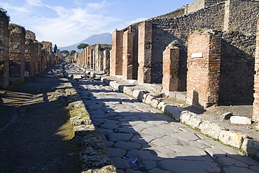 The ruins of Pompeii, a large Roman town destroyed in 79AD by a volcanic eruption from Mount Vesuvius, UNESCO World Heritage Site, near Naples, Campania, Italy, Europe