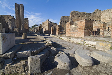 The ruins of Pompeii, a large Roman town destroyed in 79AD by a volcanic eruption from Mount Vesuvius, UNESCO World Heritage Site, near Naples, Campania, Italy, Europe