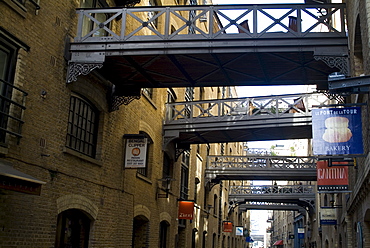 Old warehouse area now converted into luxury flats and shops, Shad Thames, London SE1, England, United Kingdom, Europe