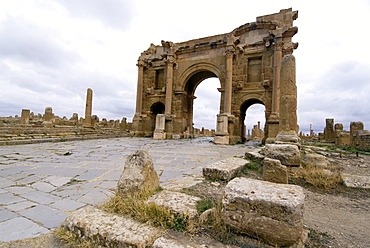 Arch of Trajan, Roman ruins, Timgad, UNESCO World Heritage Site, Algeria, North Africa, Africa