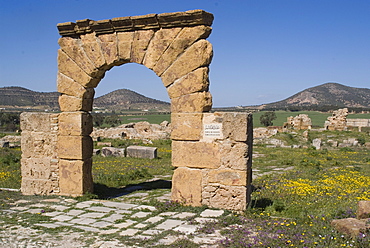 Arch of the Temple of Caelestis, Roman ruin of Thuburbo Majus, Tunisia, North Africa, Africa