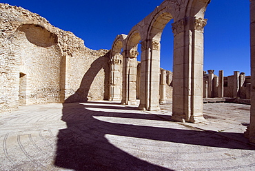 Large baths, Roman ruins of Makhtar, Tunisia, North Africa, Africa