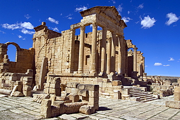 The Capitol Temples (Capitolium), Roman ruin of Sbeitla, Tunisia, North Africa, Africa