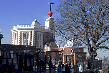 The original Royal Observatory dating from 1675 and site of the Prime Meridien (latitude 00, starting point of Greenwich Mean Time, Greenwich Park, Greenwich, London, England, United Kingdom, Europe