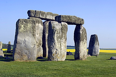 The prehistoric standing stone circle of Stonehenge, dating from between 3000 and 2000BC, UNESCO World Heritage Site, Wiltshire, England, United Kingdom, Europe