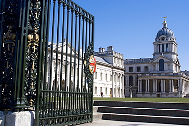 View of the Royal Naval College through the riverside gates, UNESCO World Heritage Site, Greenwich, London, SE10, England