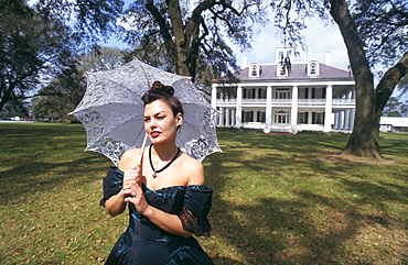 Guide in garden at Houma House, Plantation, Louisiana, United States of America, North America