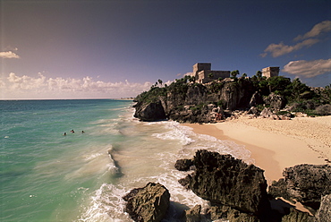 Mayan temple on the coast, Tulum, Yucatan, Mexico, North America