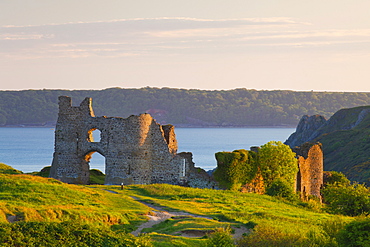 Pennard Castle (Penmaen Castle), overlooking Three Cliffs Bay, Gower, Wales, United Kingdom, Europe 