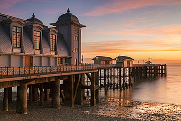 Penarth Pier, near Cardiff, Vale of Glamorgan, Wales, United Kingdom, Europe 