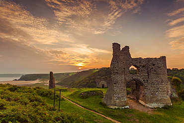 Pennard Castle, overlooking Three Cliffs Bay, Gower, Wales, United Kingdom, Europe