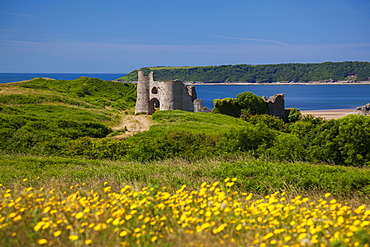 Pennard Castle, overlooking Three Cliffs Bay, Gower, Wales, United Kingdom, Europe.