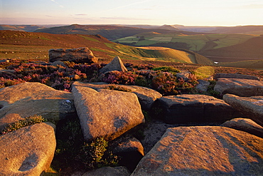 Whinstone Lee Tor and Derwent Moors, Derwent Edge, Peak District National Park, Derbyshire, England, United Kingdom, Europe