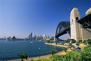 Sydney Harbour Bridge and skyline, Sydney, New South Wales, Australia, Pacific