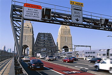 Rush hour traffic, Sydney Harbour Bridge, Sydney, New South Wales (NSW), Australia, Pacific