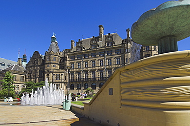 Peace gardens, fountains and Town Hall, Sheffield, Yorkshire, England, United Kingdom, Europe