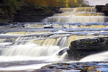 Lower Aysgarth Falls and autumn colours, near Hawes, Wensleydale, Yorkshire Dales National Park, North Yorkshire, Yorkshire, England, United Kingdom, Europe