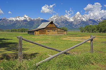 The Moulton Barn on Mormon Row with the Grand Tetons range in background, Antelope Flats Road, Grand Teton National Park, Wyoming, United States of America, North America