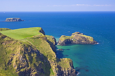 Carrick-a-rede rope bridge to Carrick Island, Larrybane Bay, with Sheep Island in the background, Ballintoy, Ballycastle, County Antrim, Ulster, Northern Ireland, United Kingdom, Europe