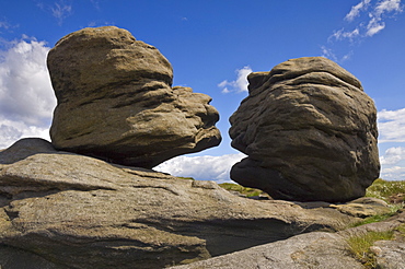 The Wain Stones (Kissing Stones) on Bleaklow Moor, on the Pennine Way footpath, Peak District National Park, Derbyshire, England, United Kingdom, Europe