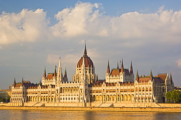 The neo-gothic Hungarian Parliament building, designed by Imre Steindl, across the River Danube, UNESCO World Heritage Site, Budapest, Hungary, Europe