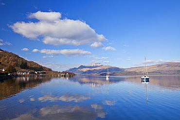 Picturesque tranquil Loch Lomond with sailing boats, Luss Jetty, Luss, Argyll and Bute, Scotland, United Kingdom, Europe