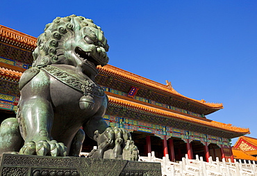 Male bronze lion, Gate of Supreme Harmony, Outer Court, Forbidden City, Beijing, China, Asia