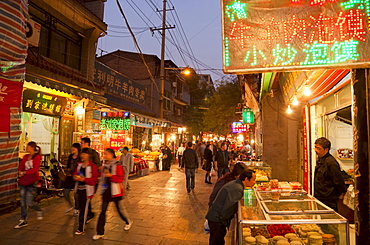 Street market, Muslim Quarter, Xian, Shaanxi province, China, Asia