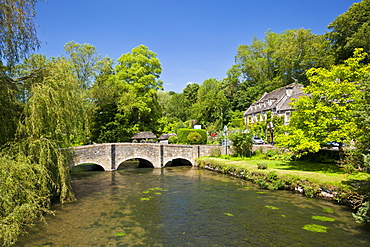 Bridge over River Coln, Bibury, Cotswolds, Gloucestershire, England, United Kingdom, Europe