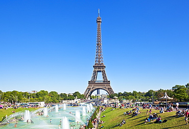 Eiffel Tower and the Trocadero Fountains, Paris, France, Europe