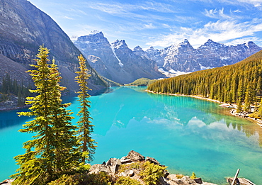 Moraine Lake in the Valley of the Ten Peaks, Banff National Park, UNESCO World Heritage Site, Alberta, Canadian Rockies, Canada, North America