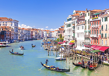 Gondolas, with tourists, on the Grand Canal, next to the Fondementa del Vin, Venice, UNESCO World Heritage Site, Veneto, Italy, Europe