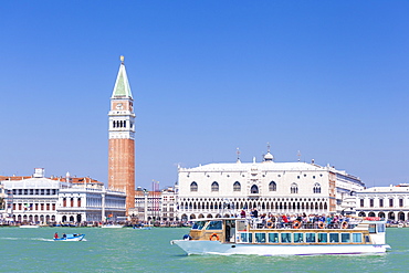 Campanile tower, Palazzo Ducale (Doges Palace), Bacino di San Marco (St. Marks Basin) and water taxis, Venice, UNESCO World Heritage Site, Veneto, Italy, Europe