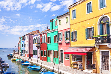 Brightly coloured fishermens cottages on the island of Burano in the Venice lagoon (Venetian lagoon), Venice, UNESCO World Heritage Site, Veneto, Italy, Europe