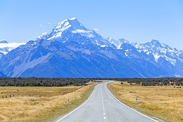 Mount Cook, empty road Highway 80, Mount Cook National Park, UNESCO World Heritage Site, South Island, New Zealand, Pacific