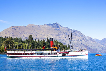 TSS Earnslaw Cruise Steamship and Cecil Peak on Lake Wakatipu, Queenstown, Otago, South Island, New Zealand, Pacific