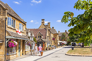 High Street, Broadway, Cotswolds, Worcestershire, England, United Kingdom, Europe