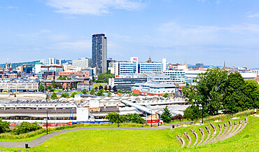 Skyline, city centre, train station, Sheffield Hallam University and Sheffield Amphitheatre, Sheffield, South Yorkshire, England, United Kingdom, Europe