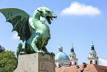 Dragon statue on the Dragon Bridge (Zmajski most) in front of the Ljubljana Cathedral, Ljubljana, Slovenia, Europe