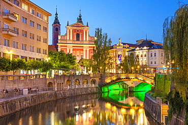 The pink Franciscan Church of the Annunciation, Ljubljanica River and the Triple Bridge at night, Ljubljana, Slovenia, Europe