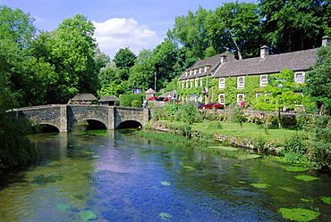 Bridge over the River Colne, Bibury, the Cotswolds, Oxfordshire, England, UK