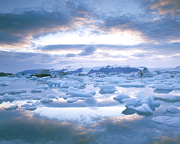 Jokuslarlon glacial lagoon, Vatnajokull ice-cap, Iceland, Polar Regions