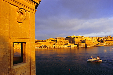 Grand Harbour, Valetta (Valletta) from Senglea, Malta, Mediterranean, Europe