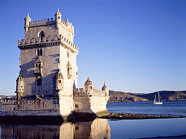 Tower of Belem, built 1515-1521, UNESCO World Heritage Site, and Rio Tejo (River Tagus), Lisbon, Portugal, Europe