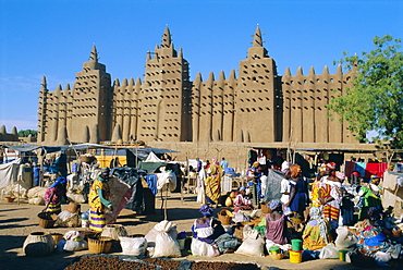 The Grand Mosque and Monday Market in the foreground, Djenne, Mali 